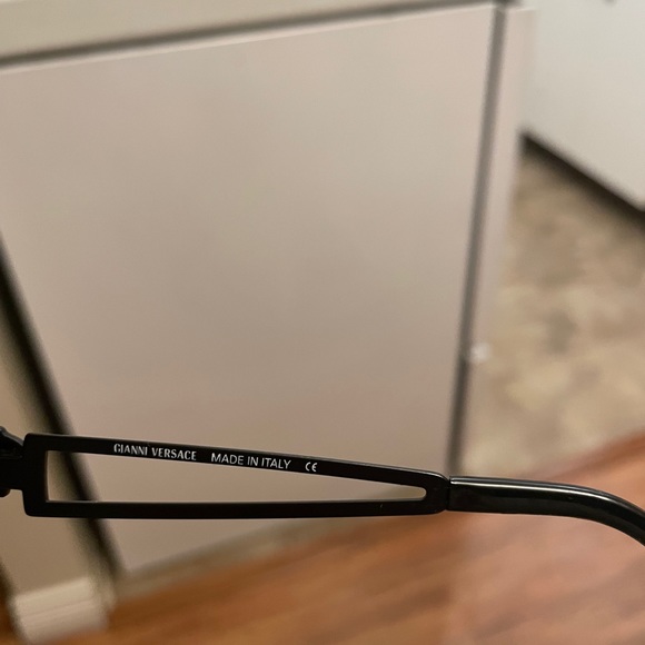 Versace slim black sunglasses - Picture 3 of 4